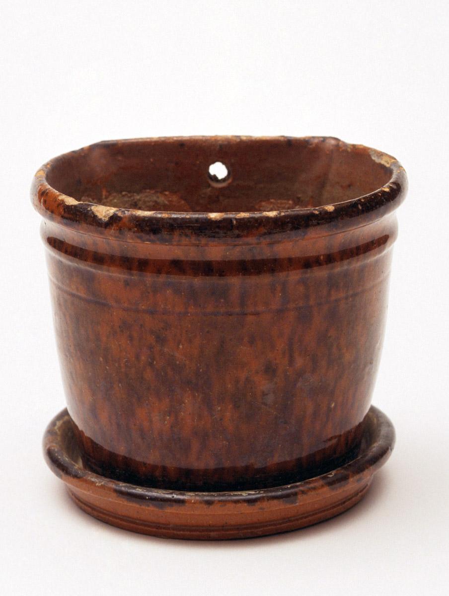 1959.1289 A, B Flowerpot (front)