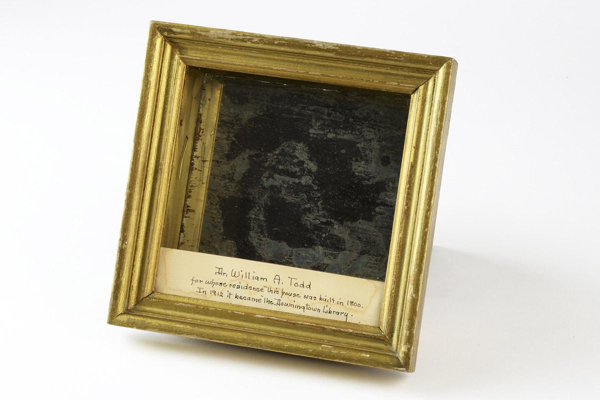 2015.0011.002 A Shadow box, view 1