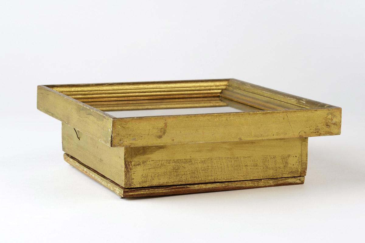 2015.0011.002 A Shadow box, view 4