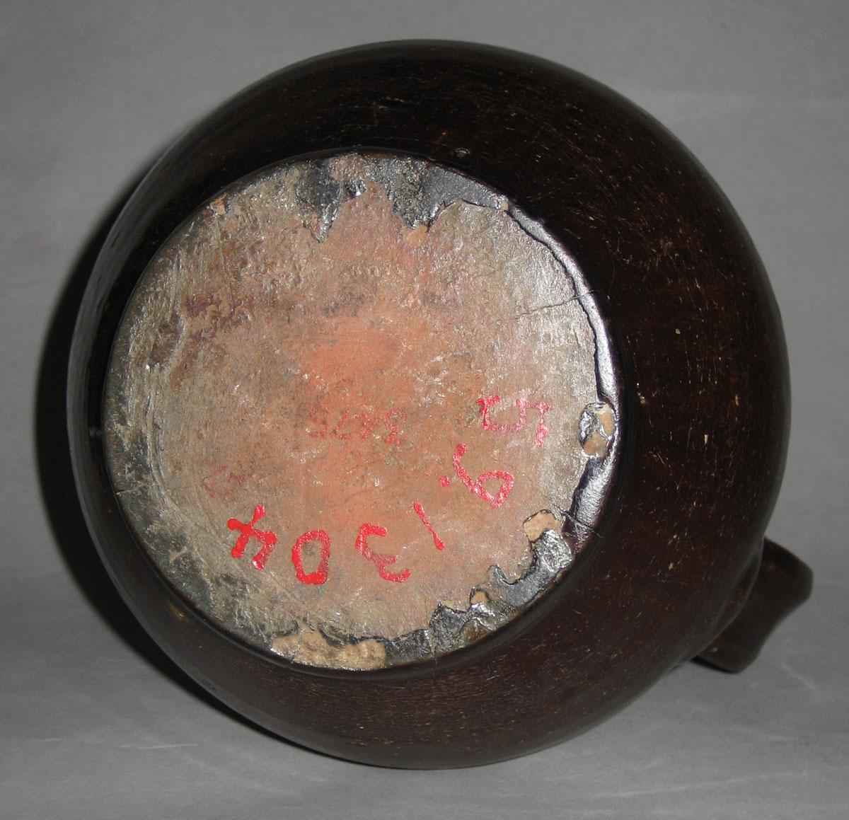 1959.1304 Pitcher (bottom)