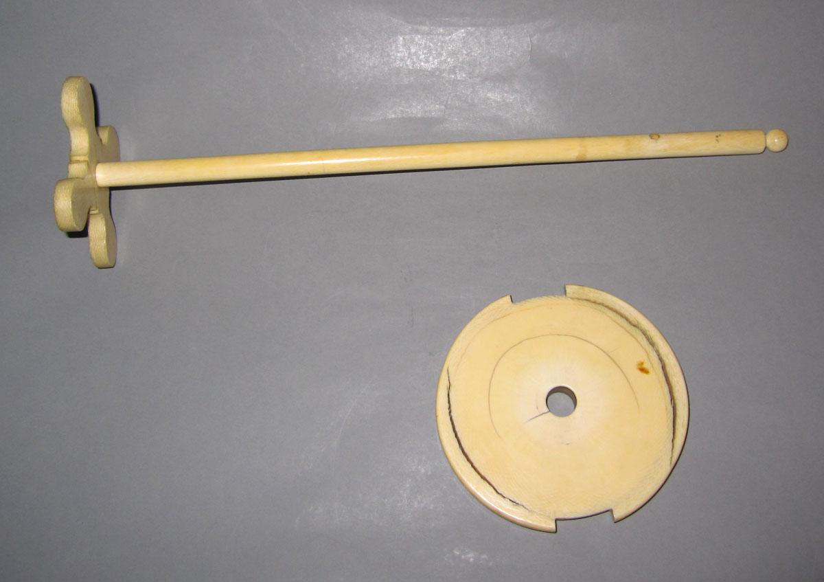 1959.1341 C,D Churn cover and paddle