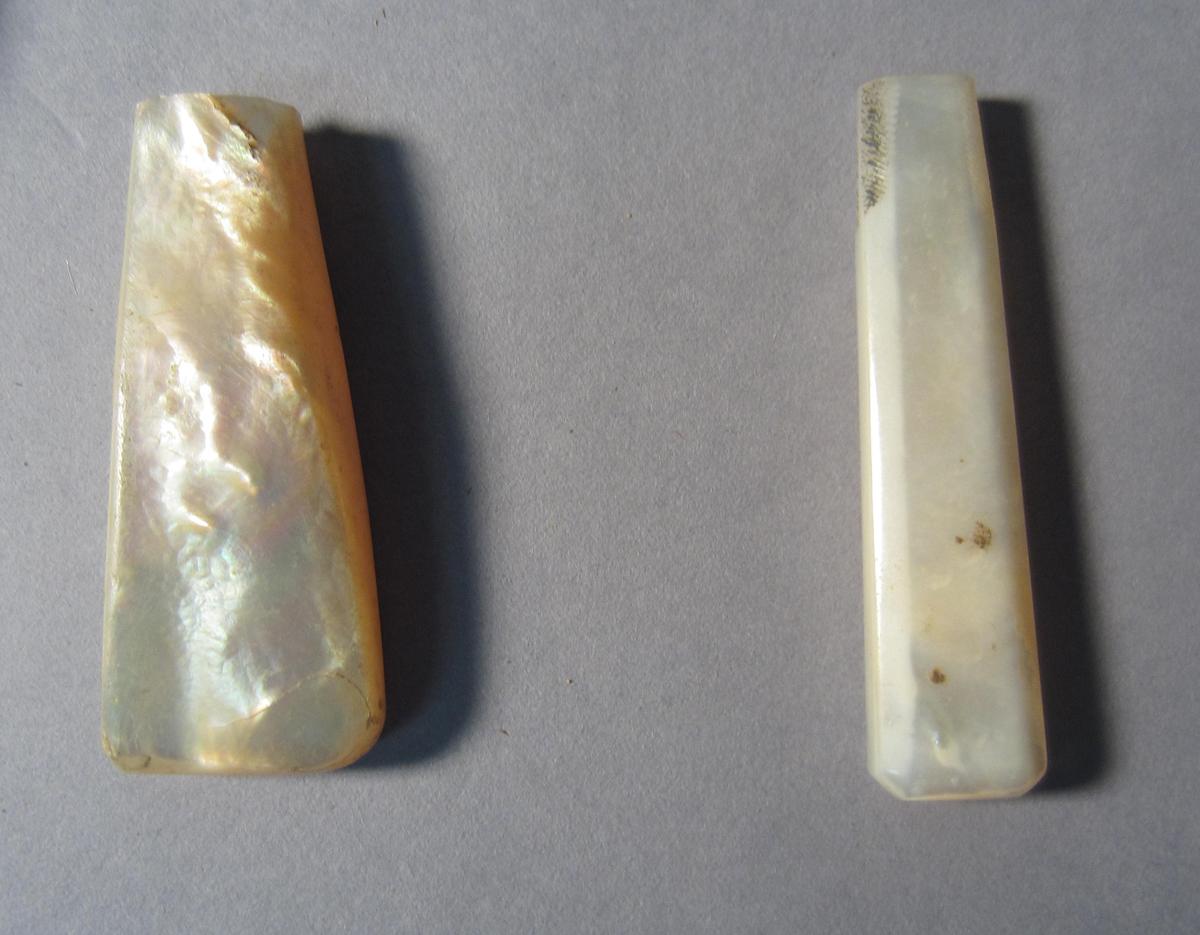 1986.0050.988 B Box of handles, Pearl