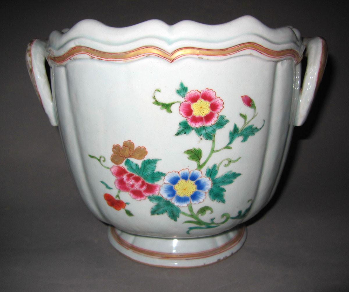 1959.1347 Porcelain flower container