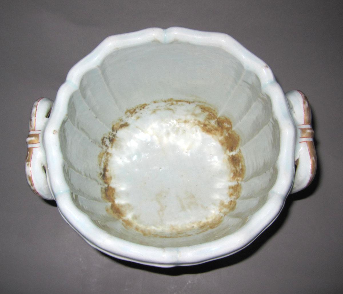 1959.1347 Porcelain flower container top