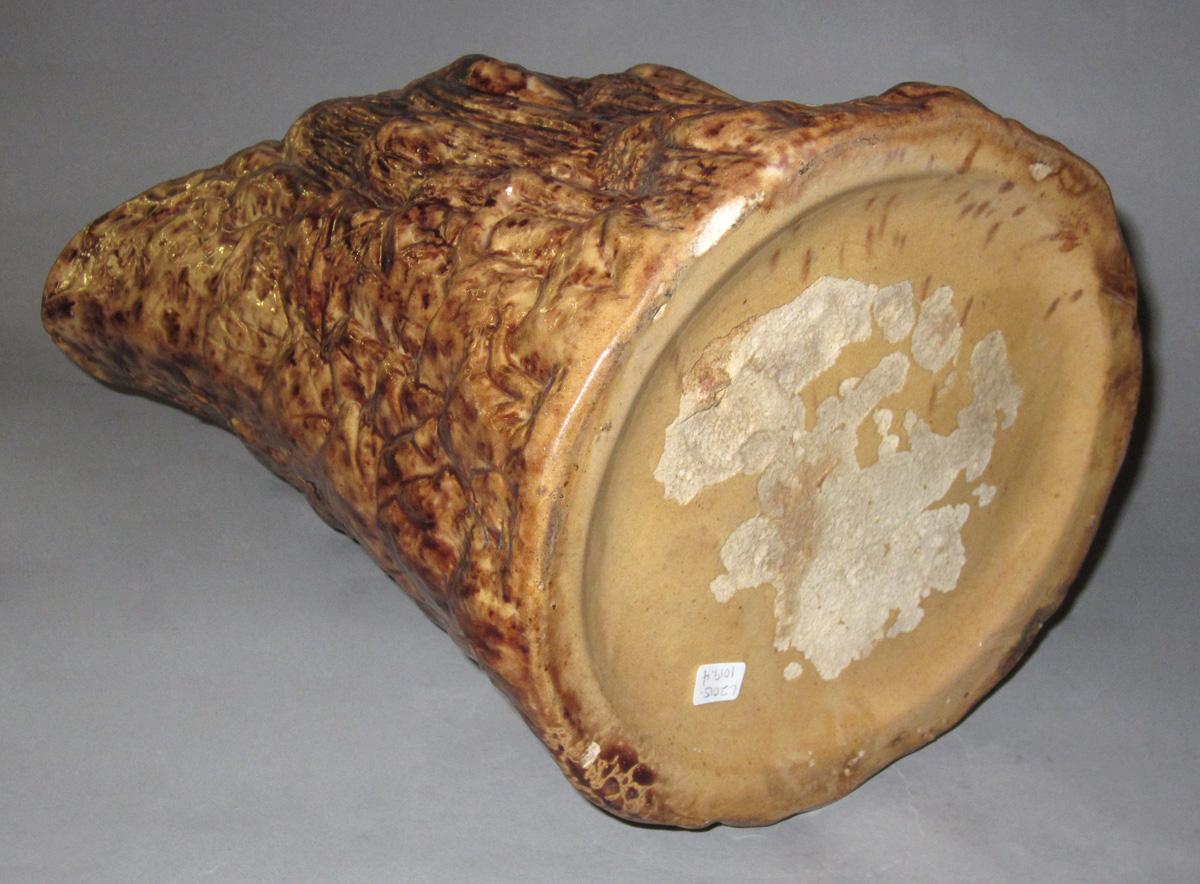 2015.0020.004 Jug, underside