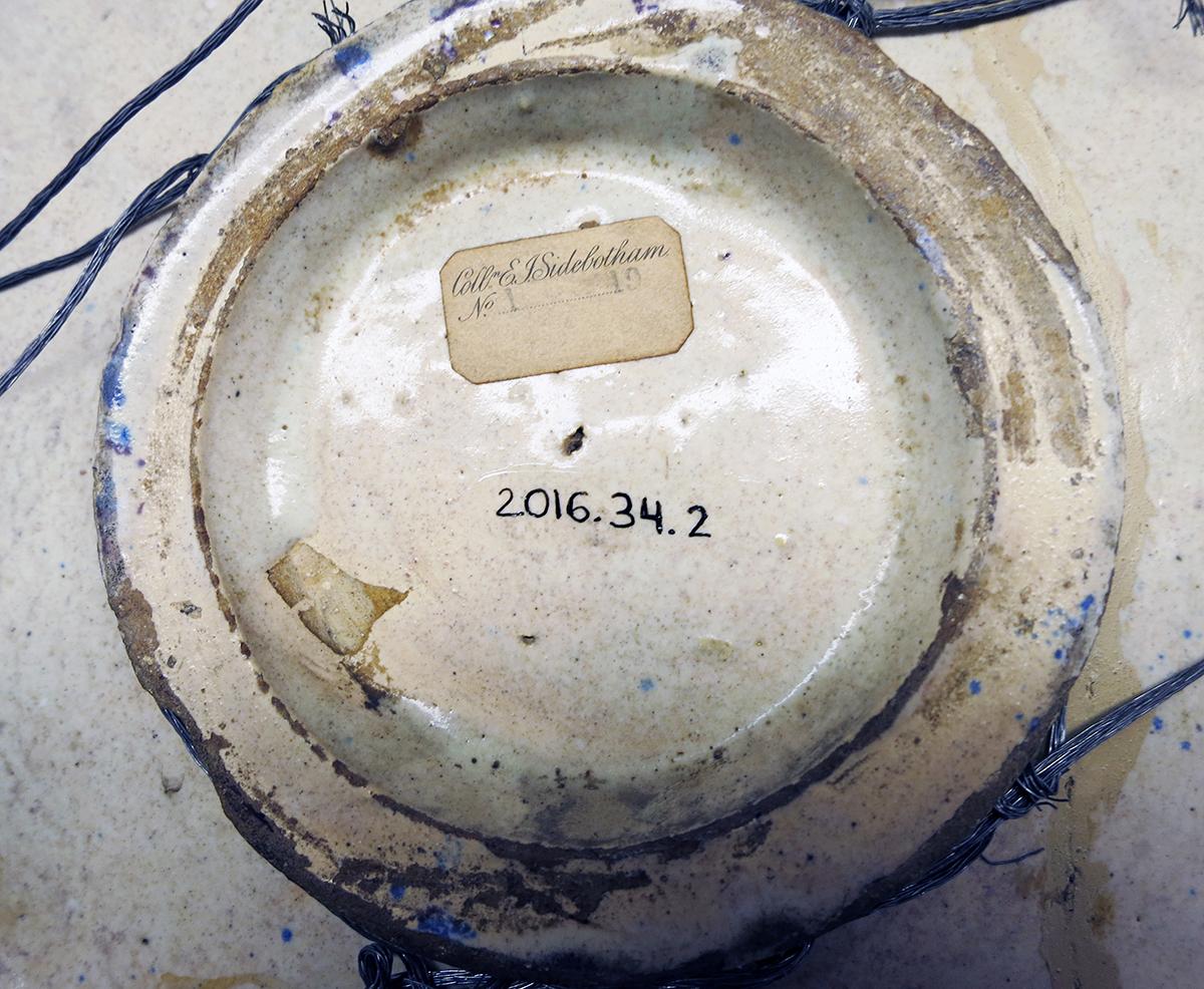 2016.0034.002 Dish, underside, detail