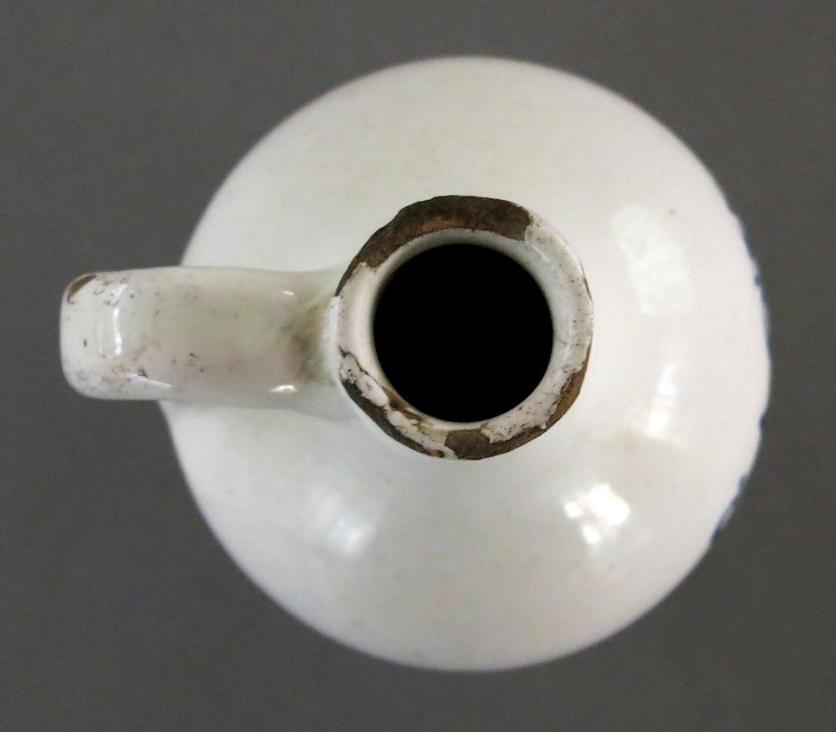 2016.0034.007 Bottle, Wine bottle top