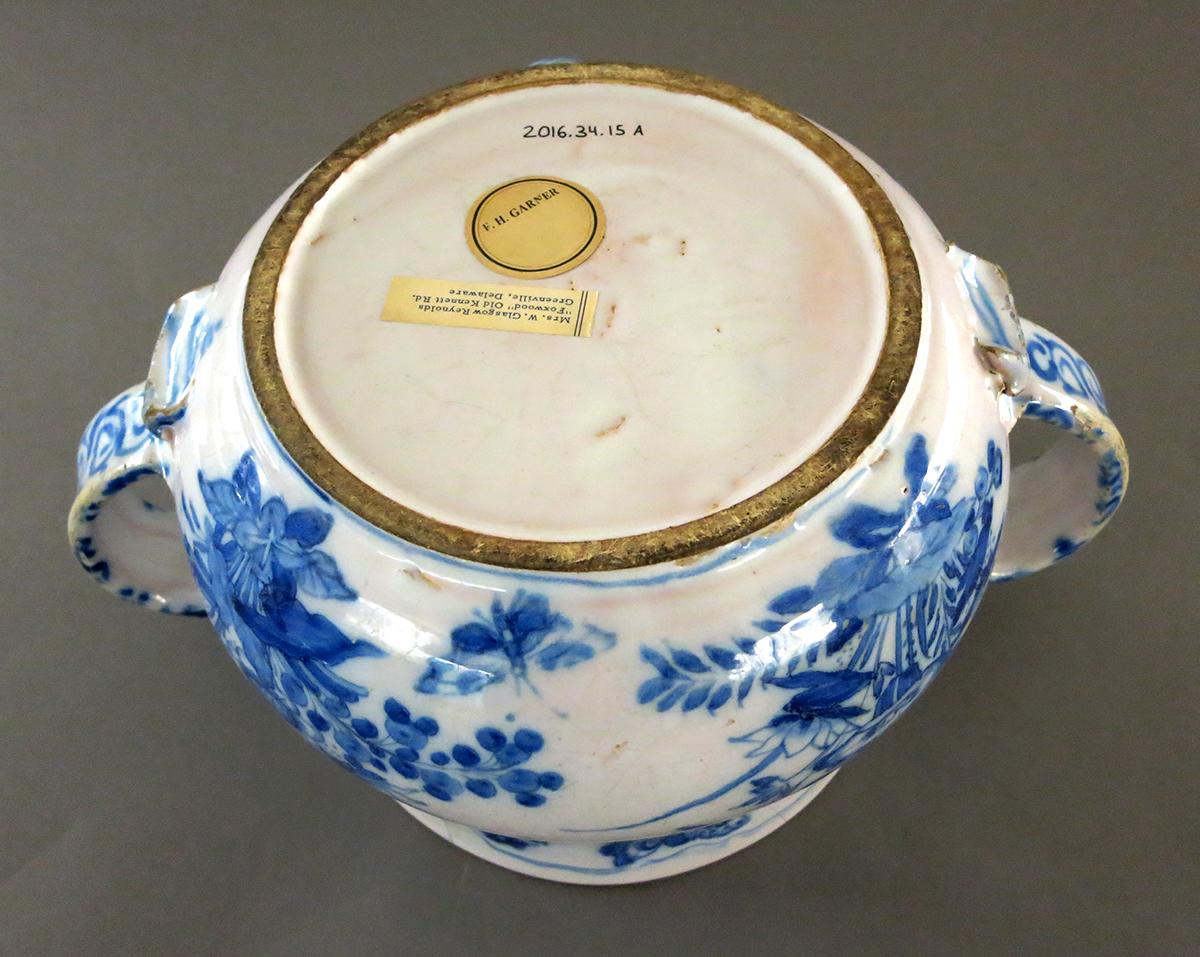 2016.0034.015 A Posset pot, underside
