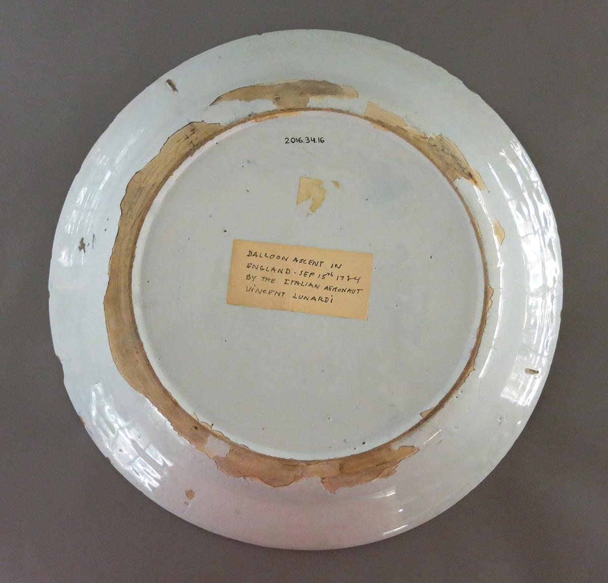 2016.0034.016 Dish bottom
