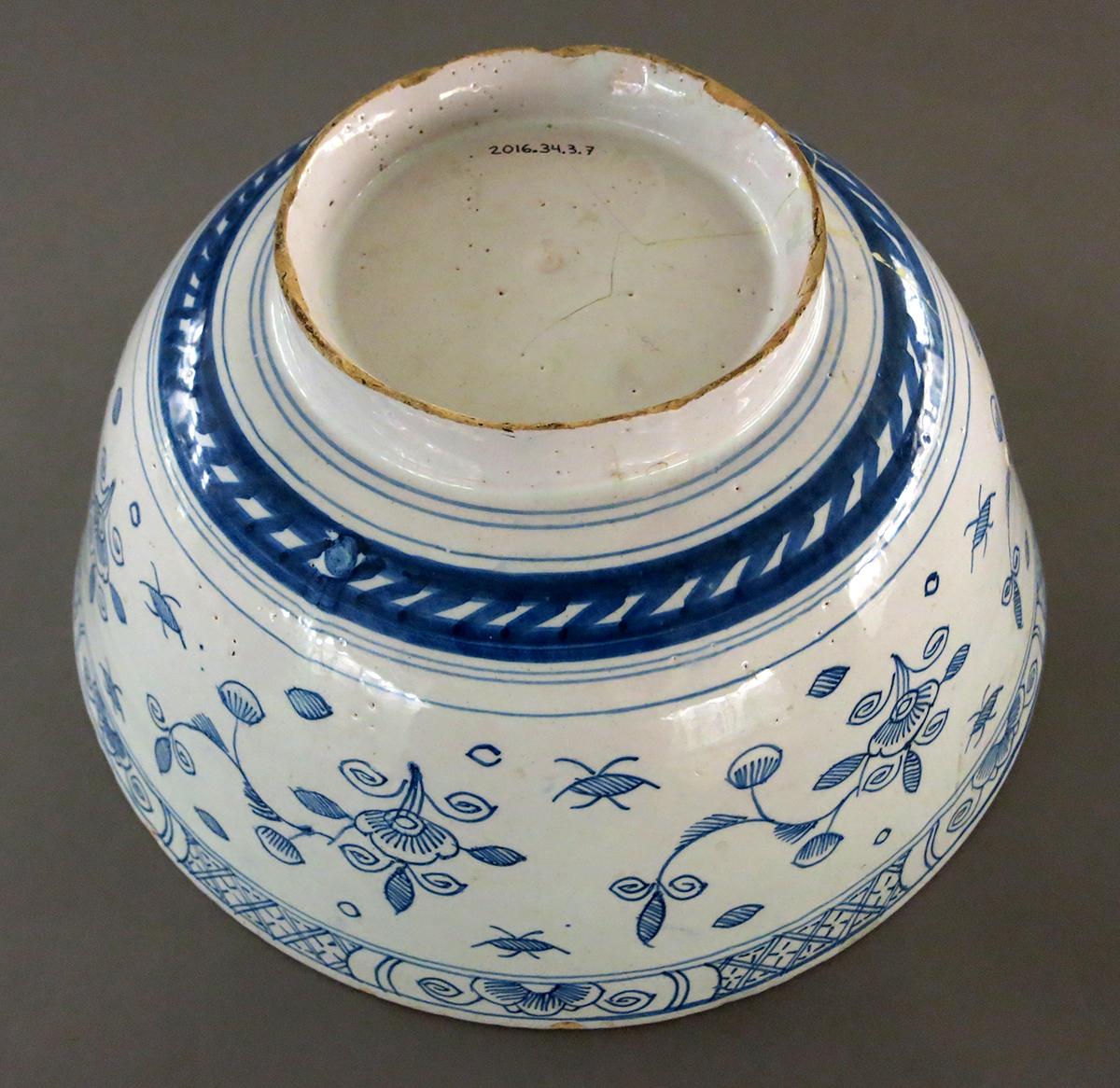 2016.0034.003.007 Bowl, Punch bowl bottom