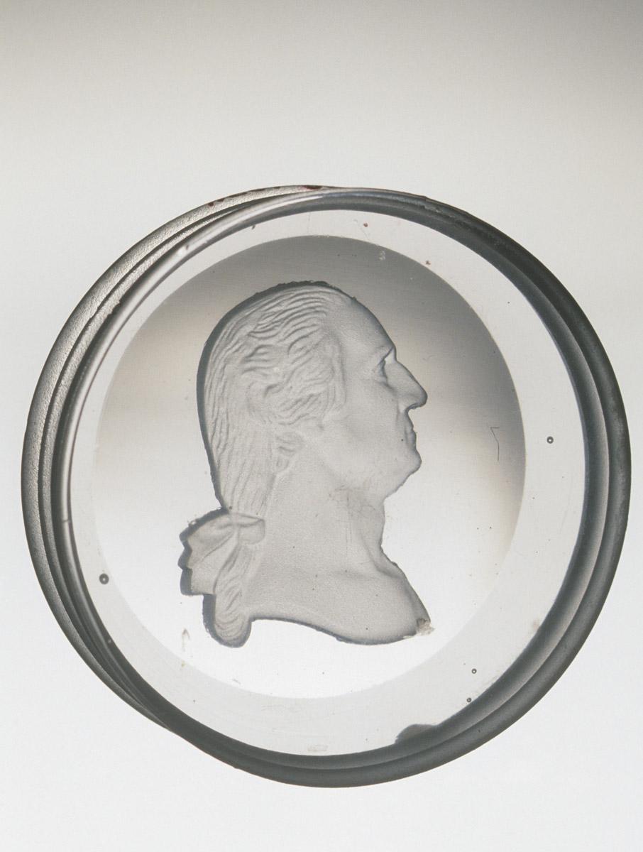 1959.1374 Glass paperwight