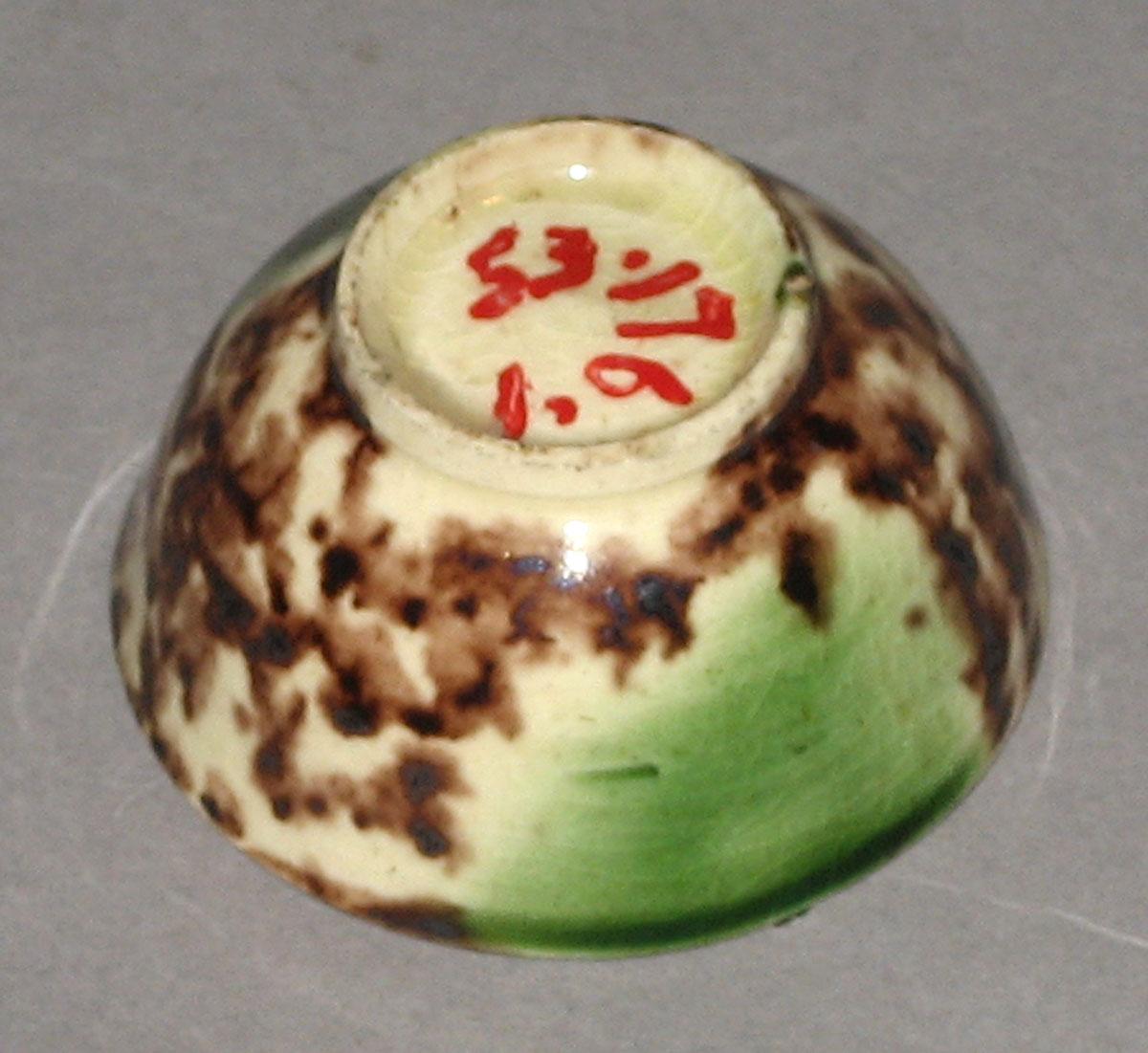 1953.0176.001 Miniature teabowl (underside)