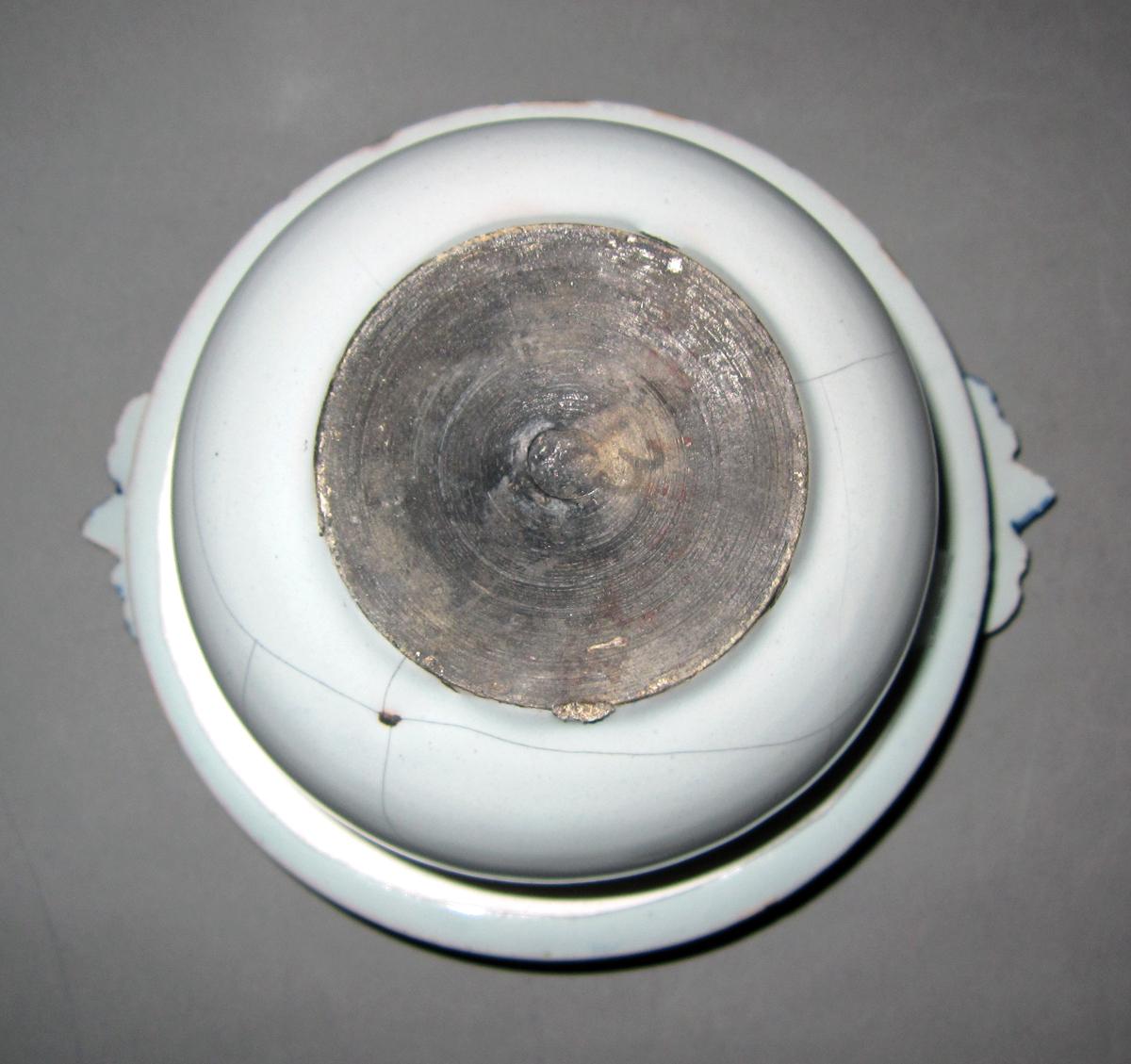 1953.0177.002 B Delft warmer underside