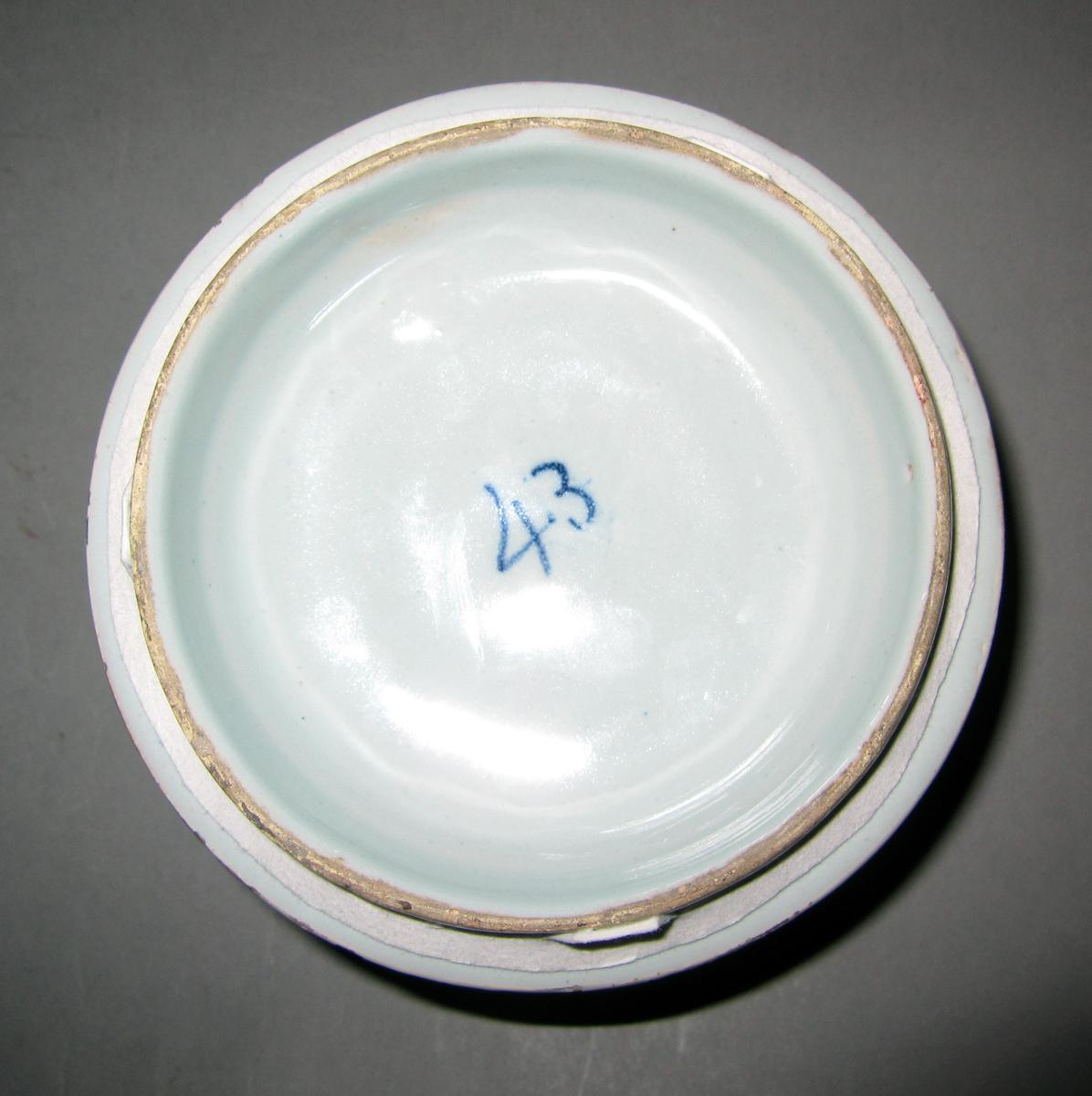 1953.0177.002 C Delft warmer underside