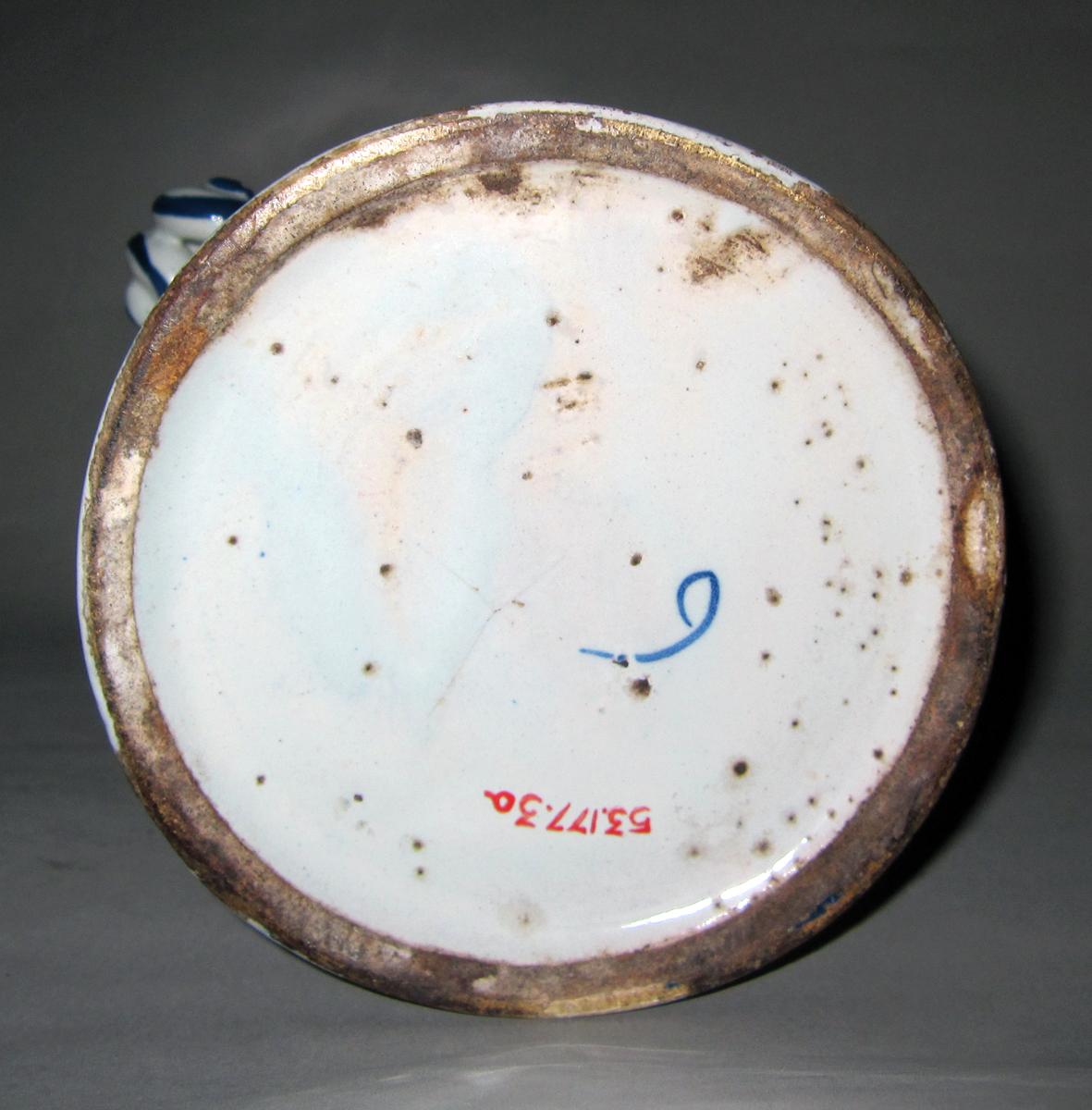 1953.0177.003 A Delft warmer underside