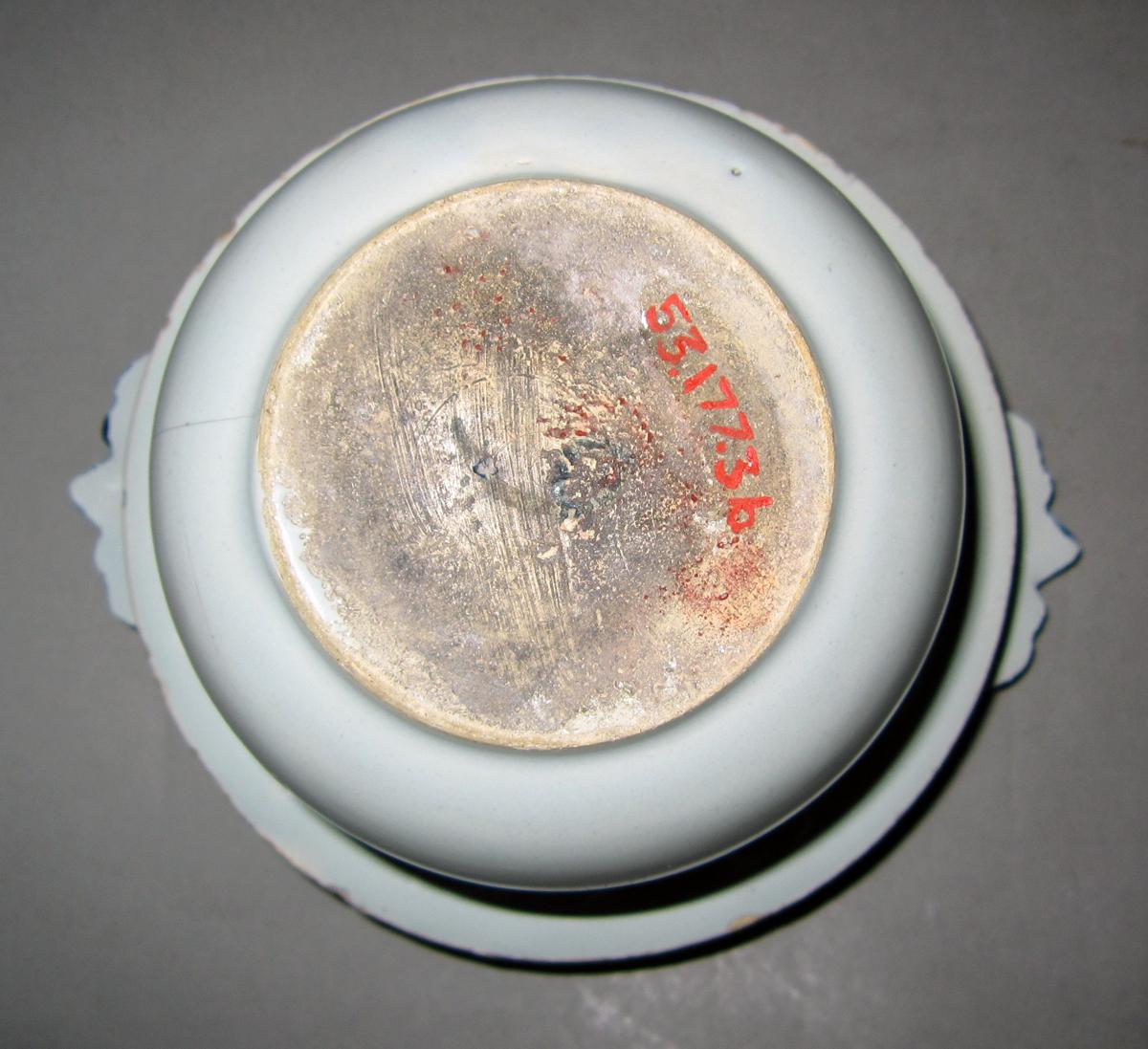 1953.0177.003 B Delft warmer underside