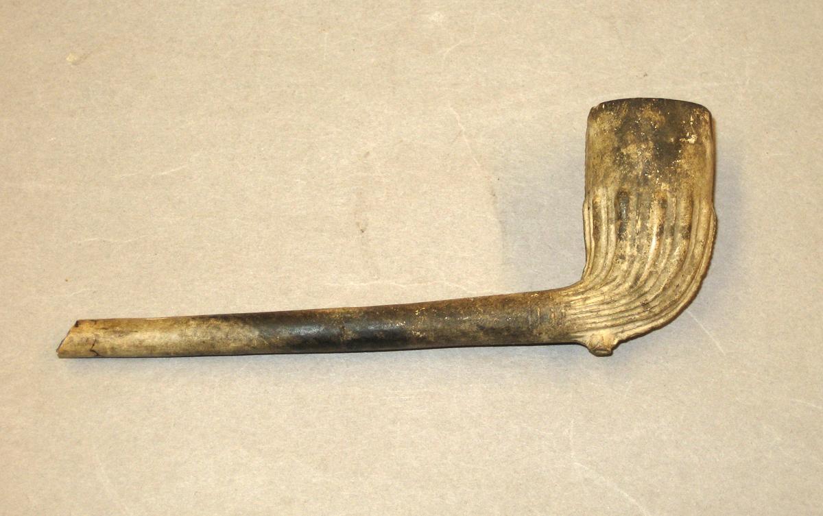 1959.1554 Pipe (opposite side)