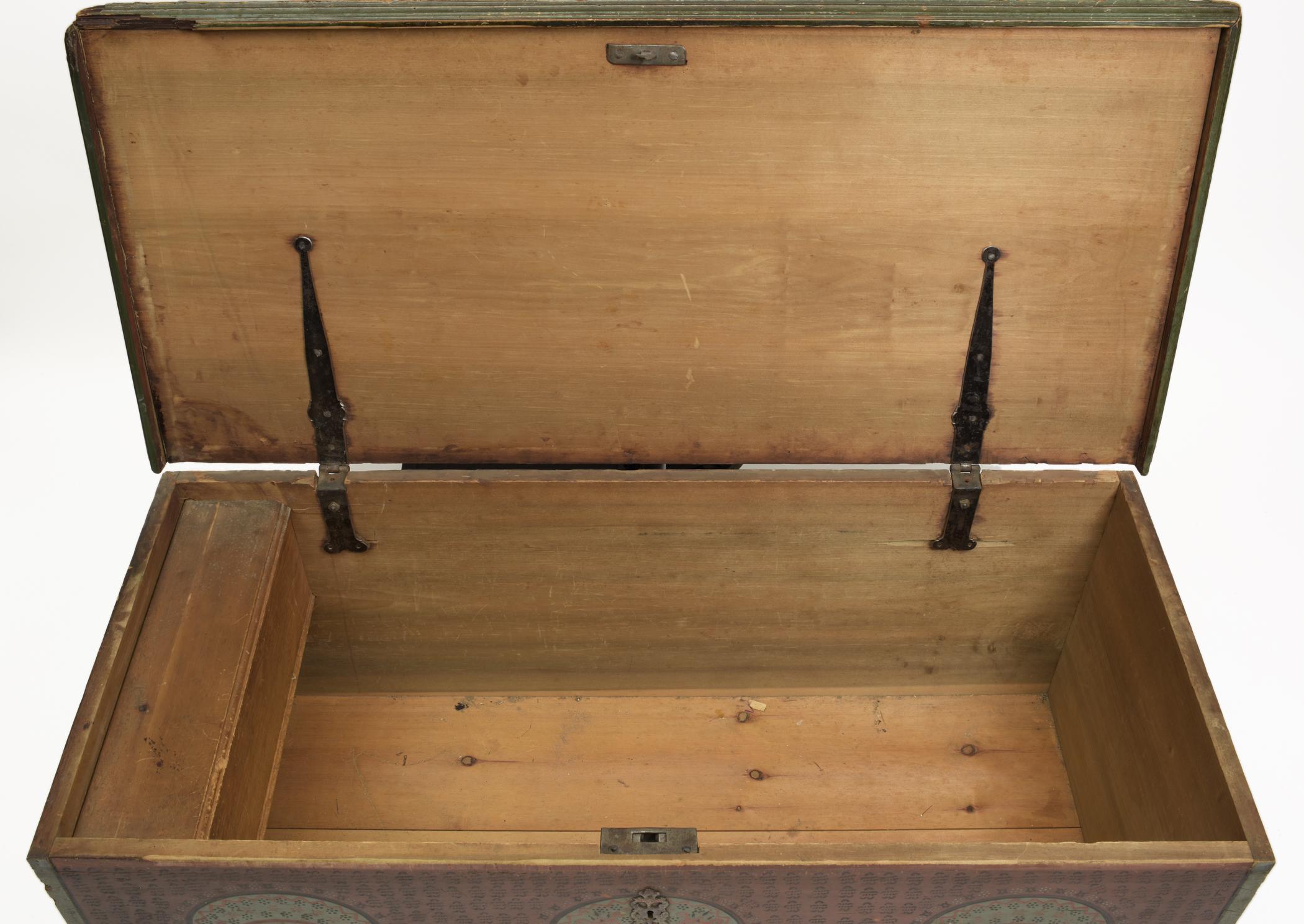 2015.0046 A Chest, detail 3