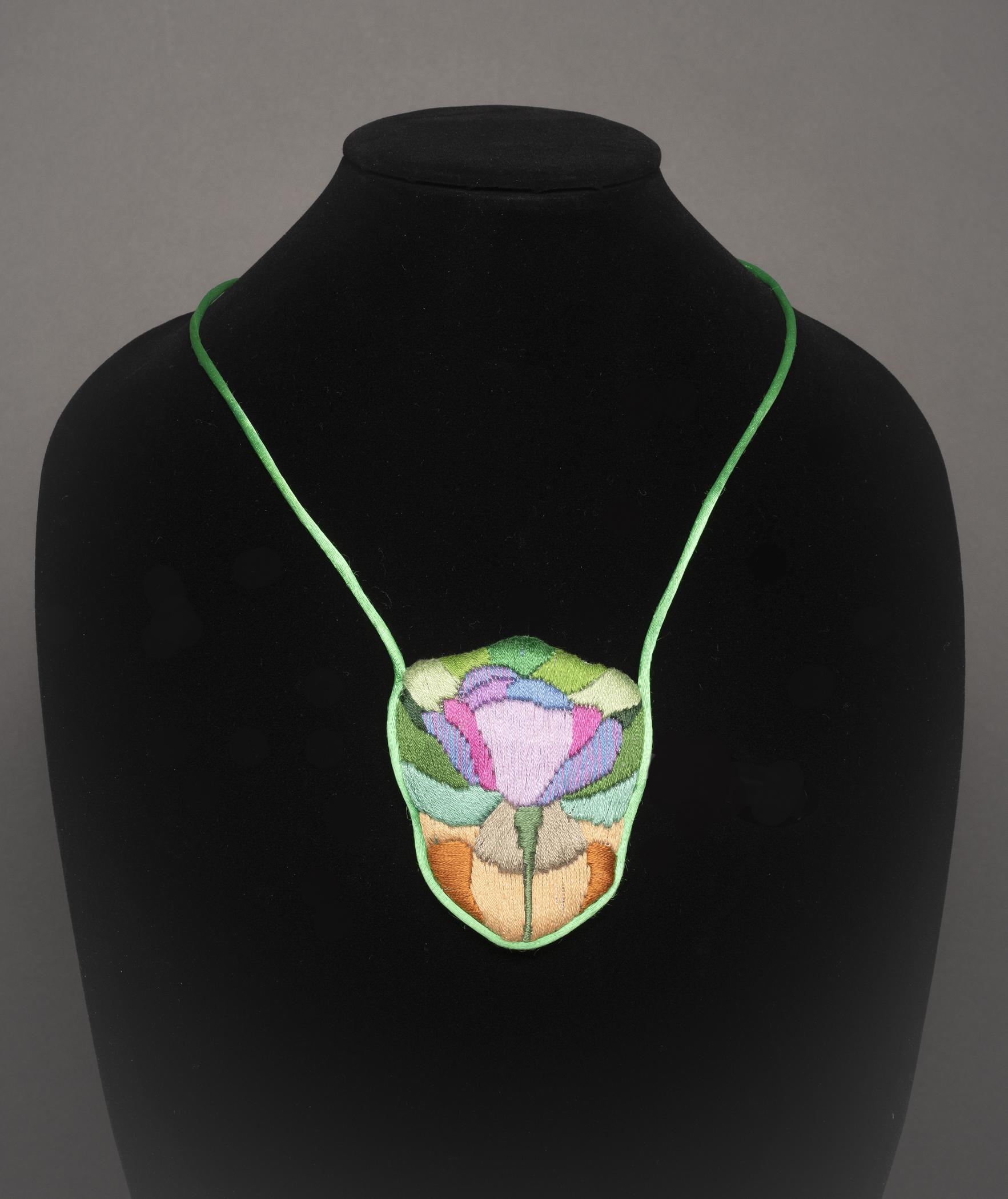 2015.0047.038.001 Necklace, view 1