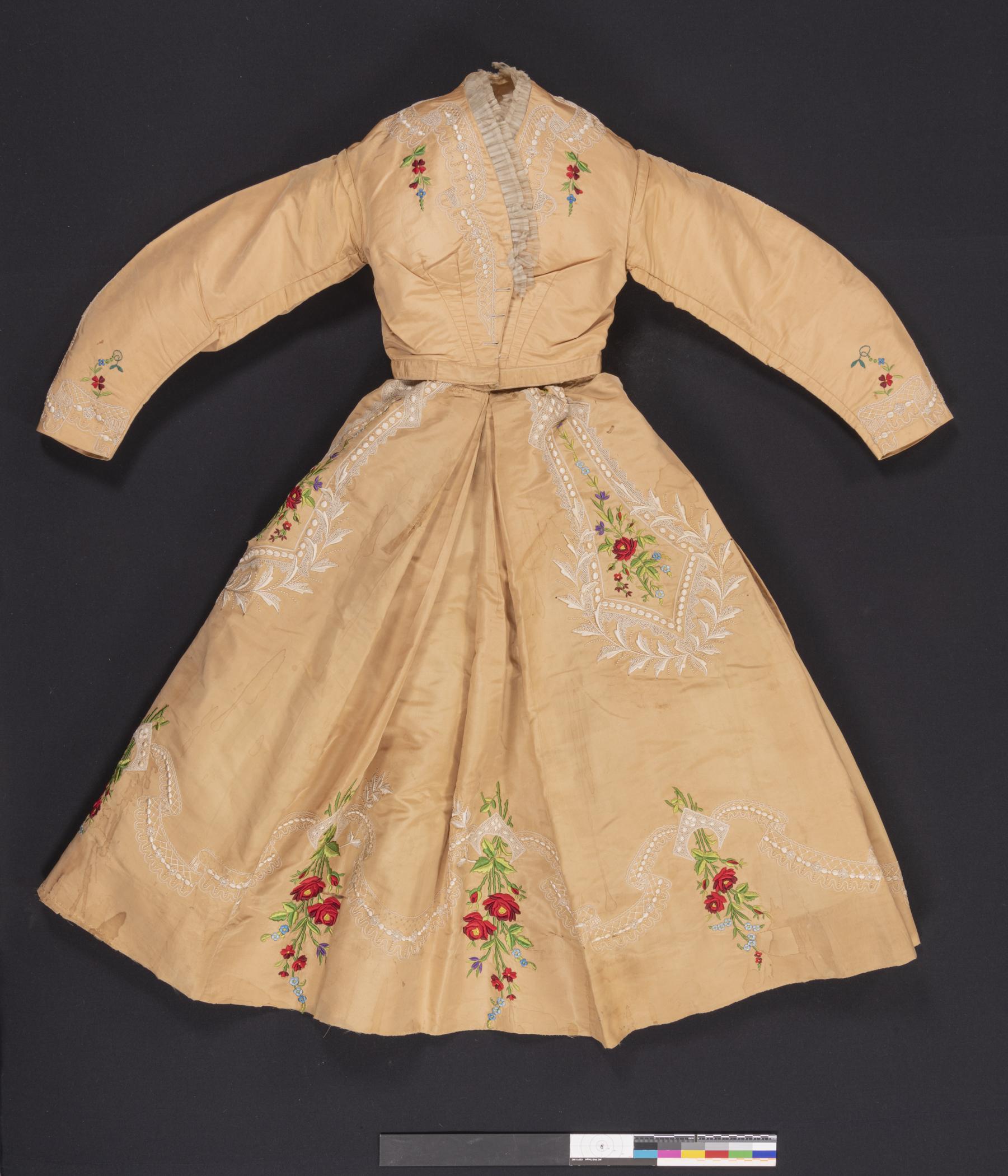 2015.0047.065 A Bodice, B Skirt, view 1