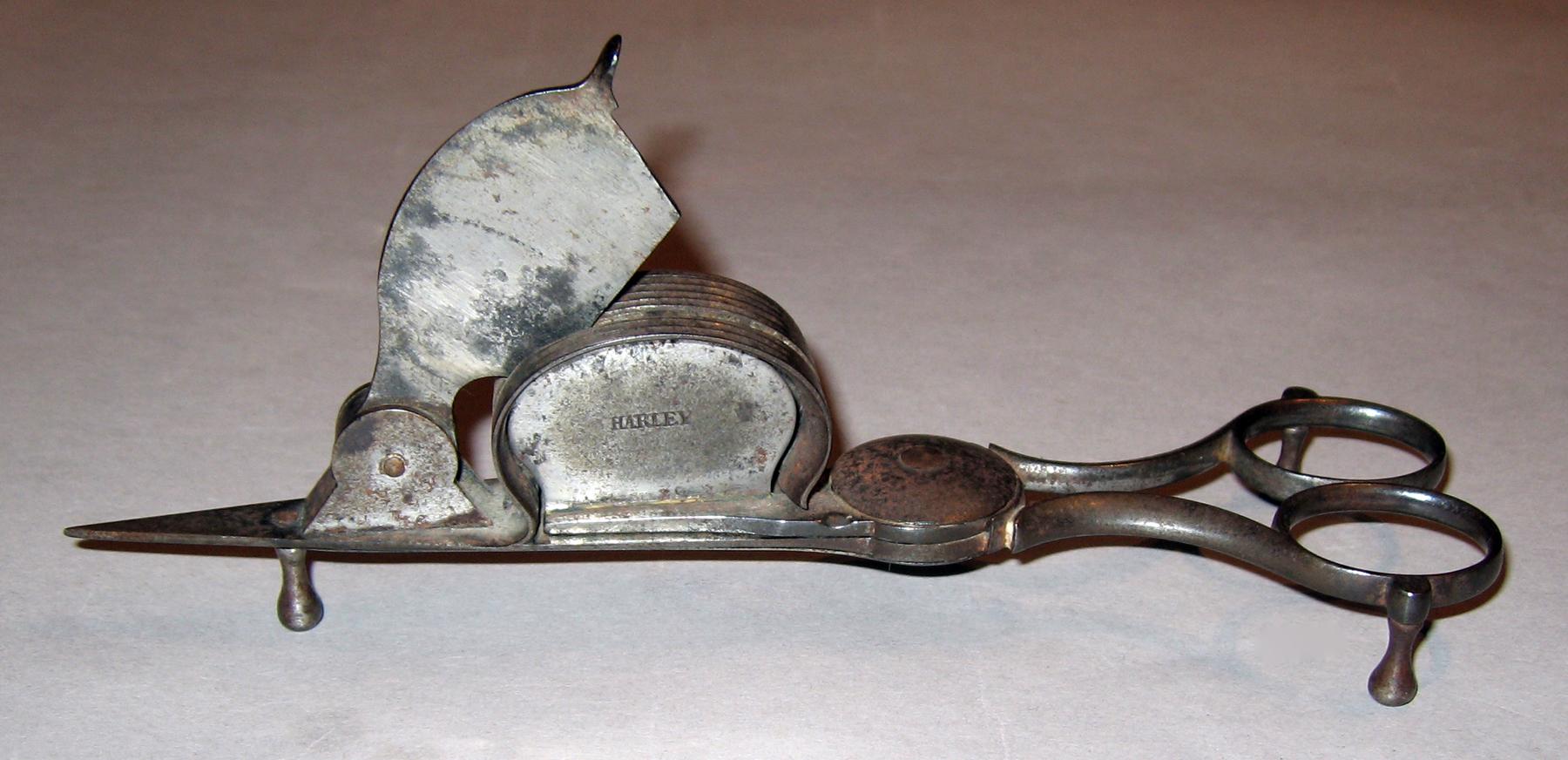 1959.1579 Snuffer