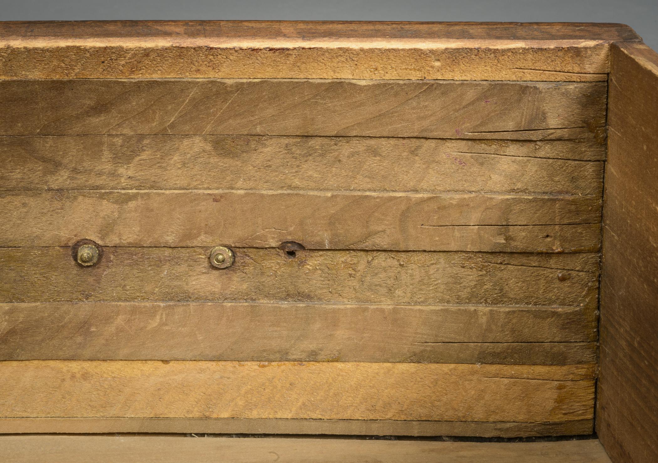 2016.0005 Chest of drawers, detail 8