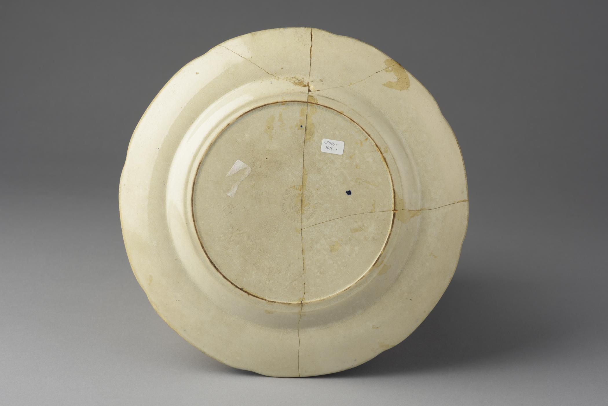 2016.0030.001 Plate, view 2
