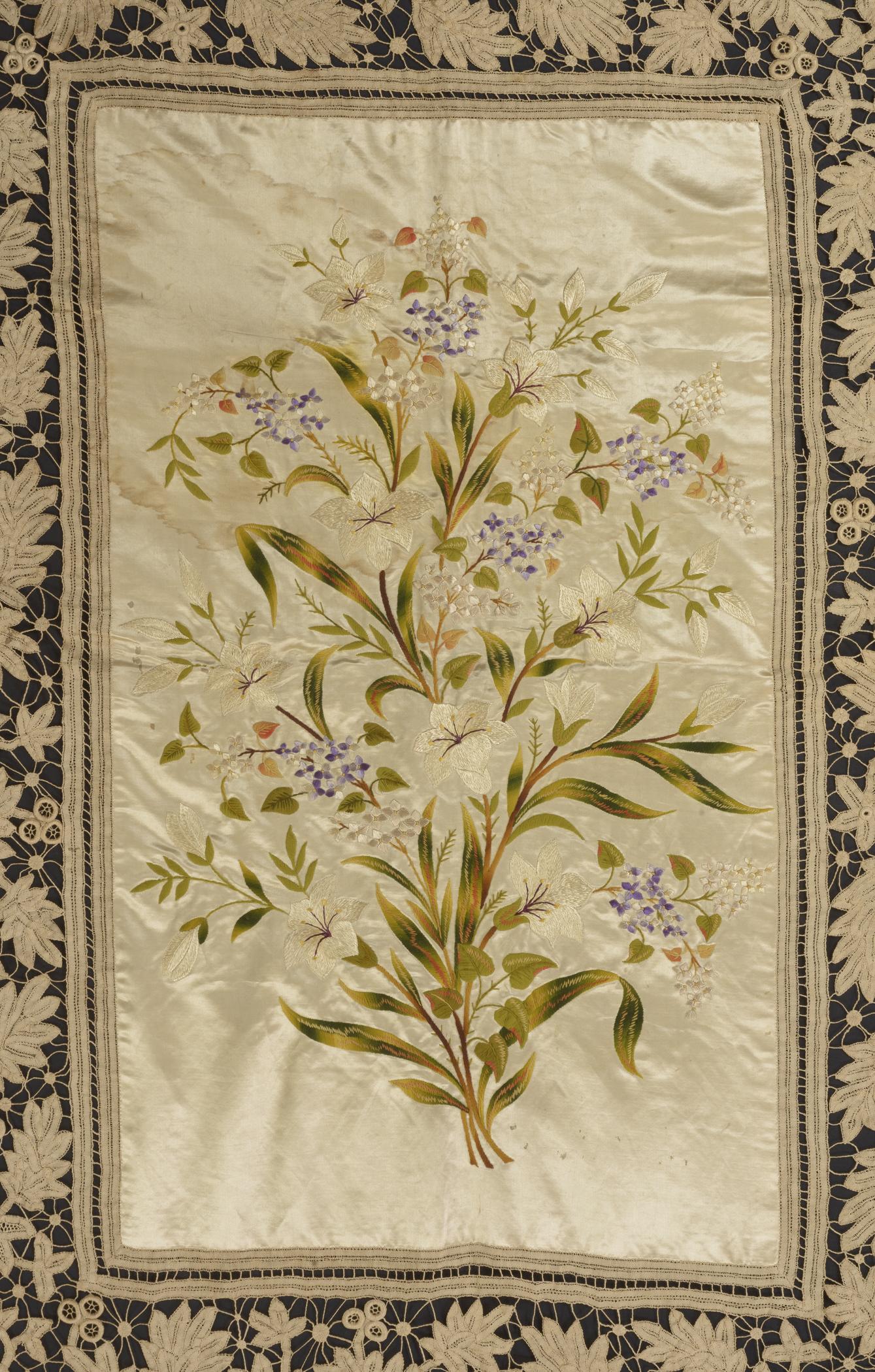 2016.0032 Bedcover, detail 1
