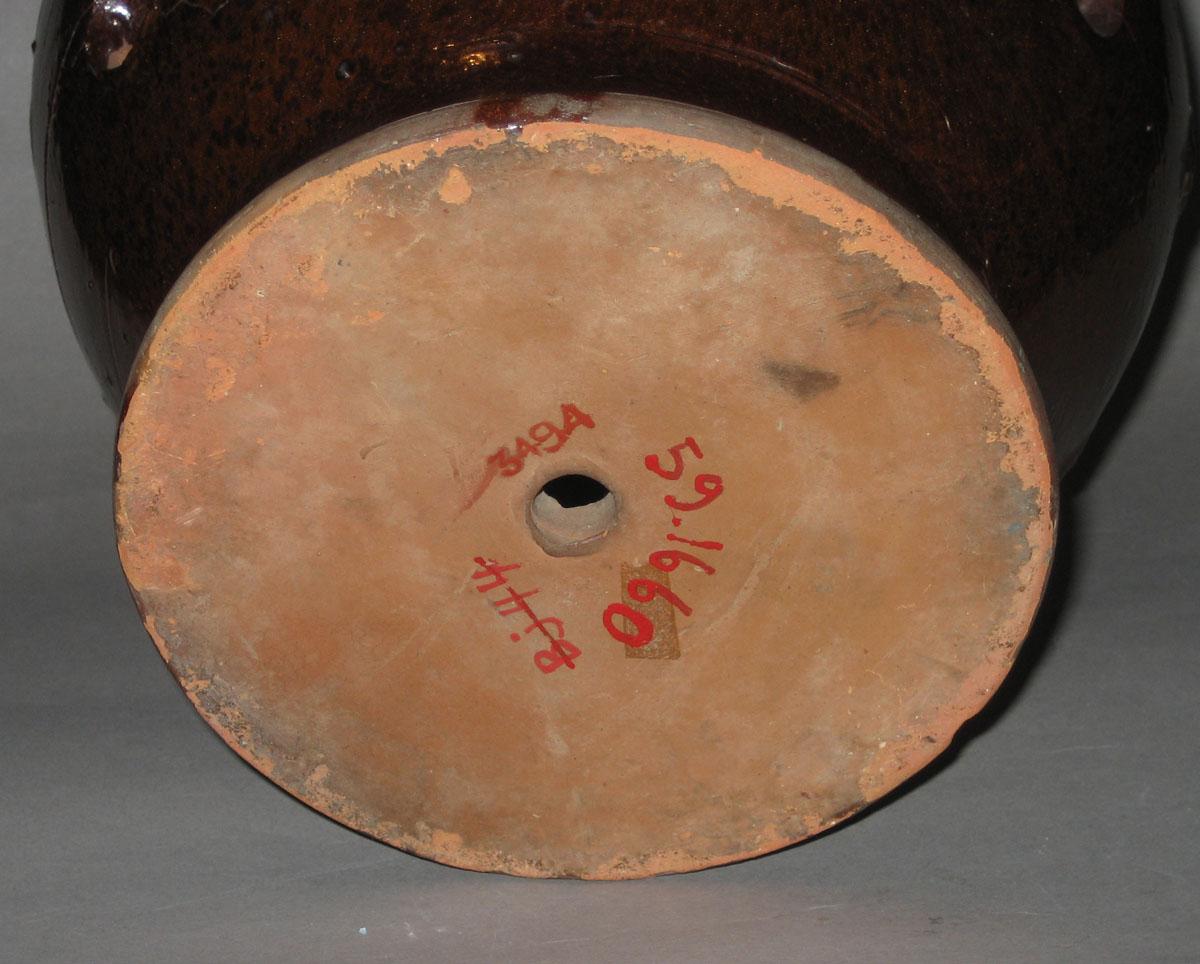 1959.1660 Pot (bottom)