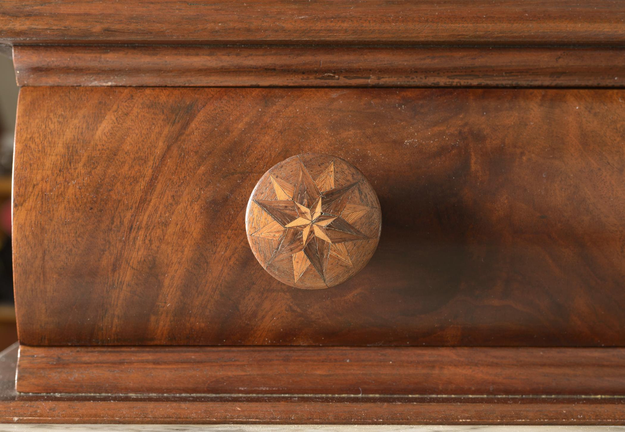 2016.0039 Bureau, detail 3