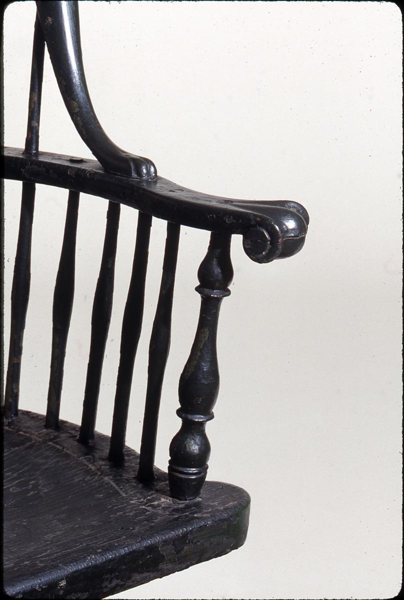 1959.1662 Settee, Windsor settee (arm detail)