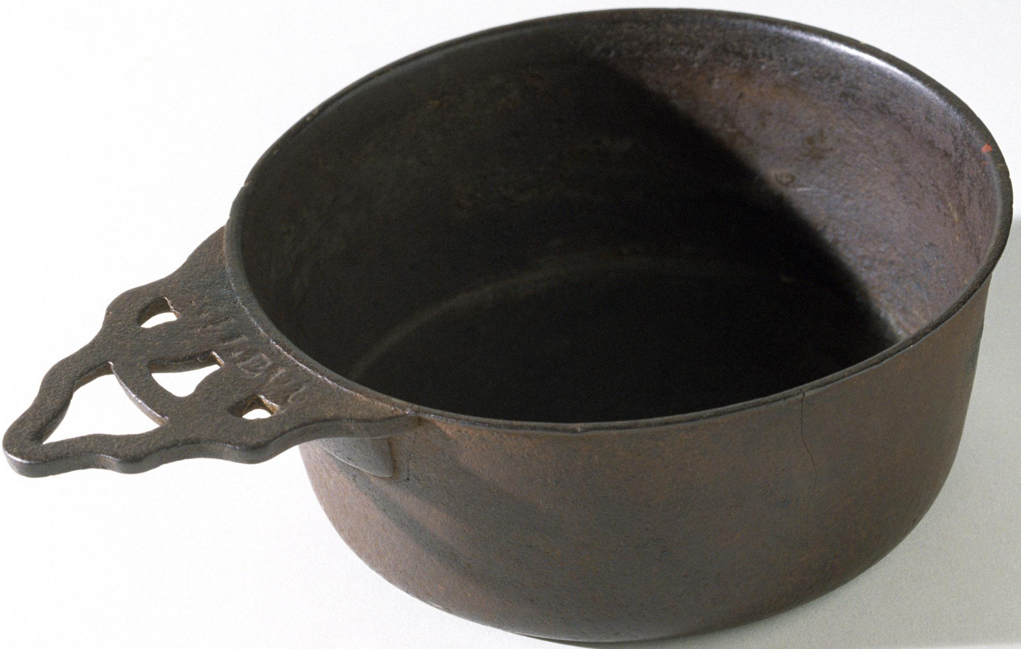 1959.1663 Porringer