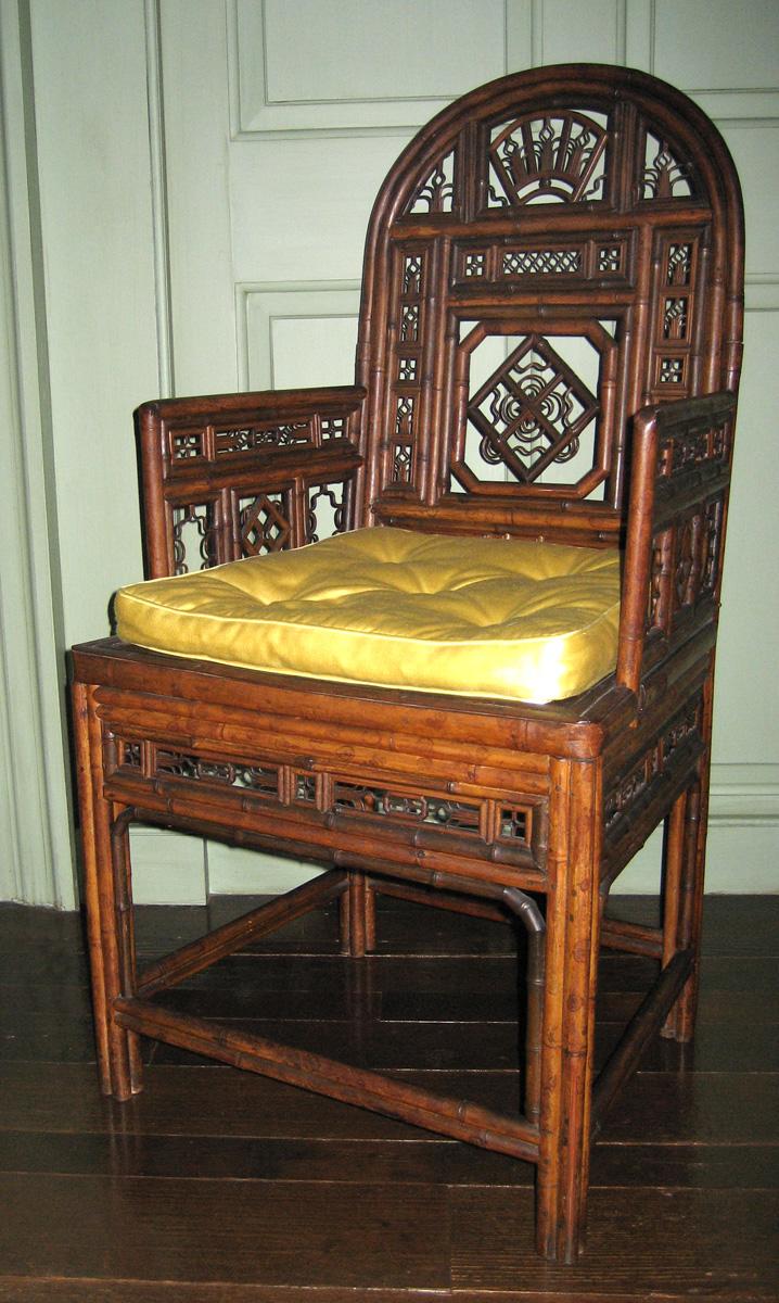 1951.0081.003 chair with 1987.0503.003 cushion view 1
