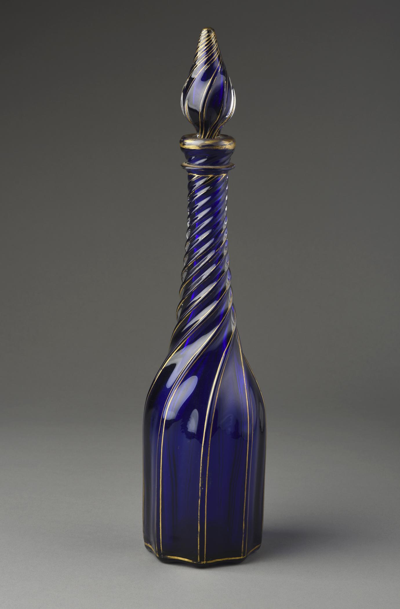 2016.0043.001 A, B Decanter, view 1