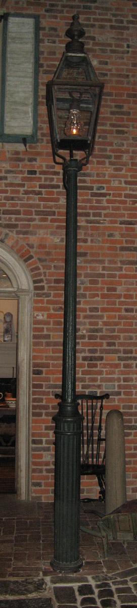 1959.1696 A, B Lamppost