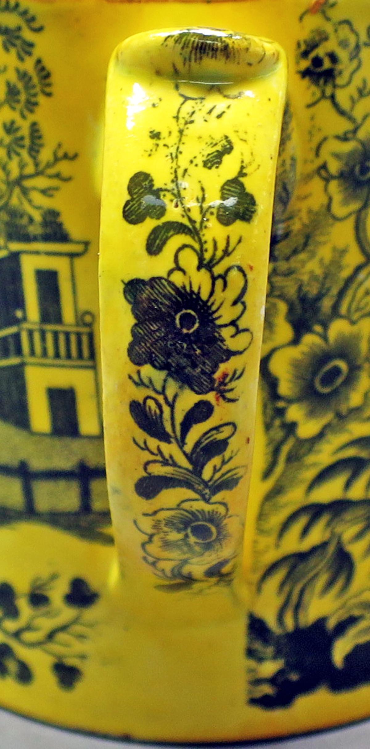 2017.0012.004 Mug, side, detail 1