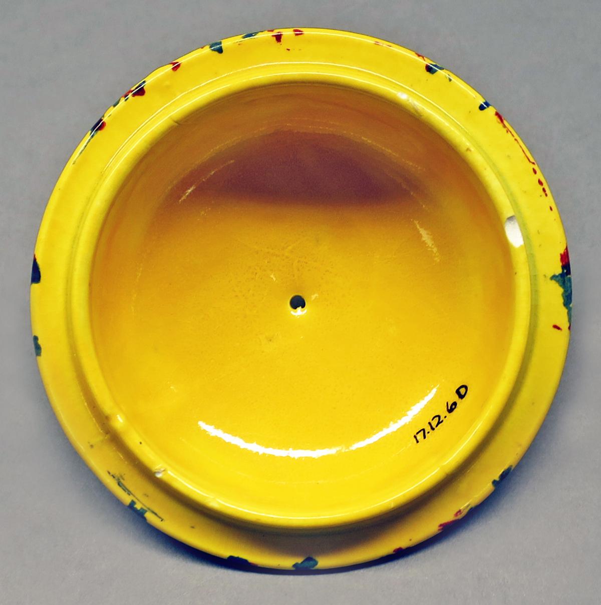 2017.0012.006 D Warmer, lid, underside