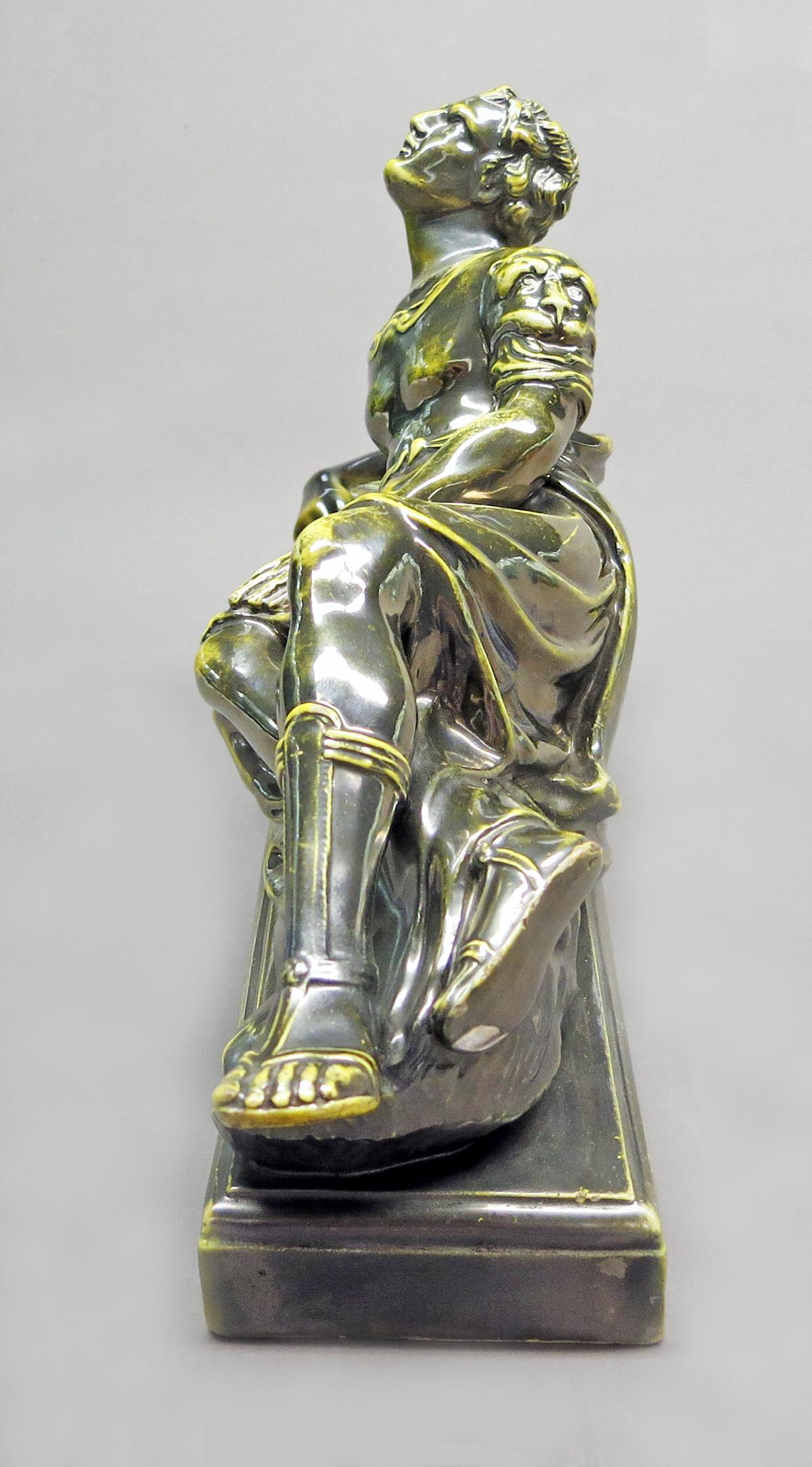 2017.0012.009 Figure, side