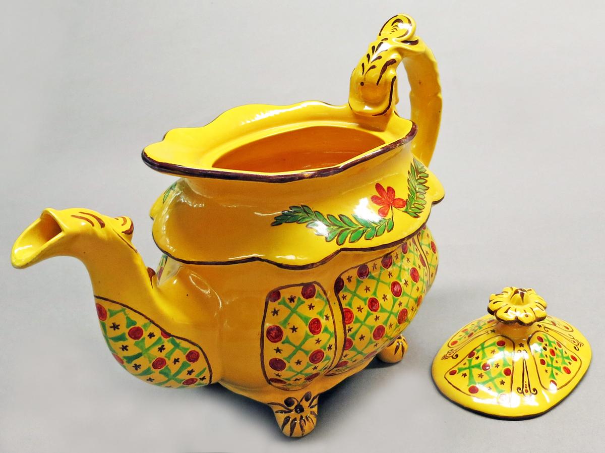 2017.0012.013.001 A, B Teapot, overall separate