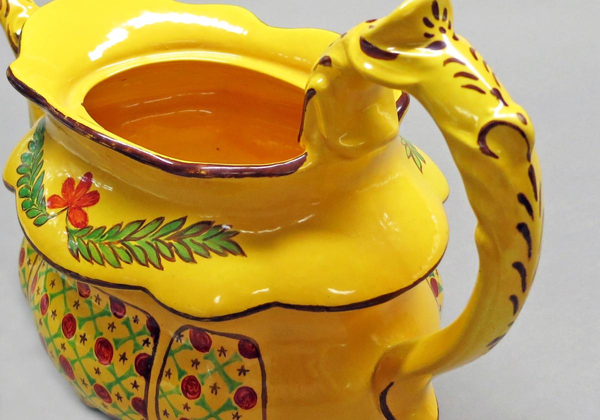 2017.0012.013.001 A Teapot, side detail 2