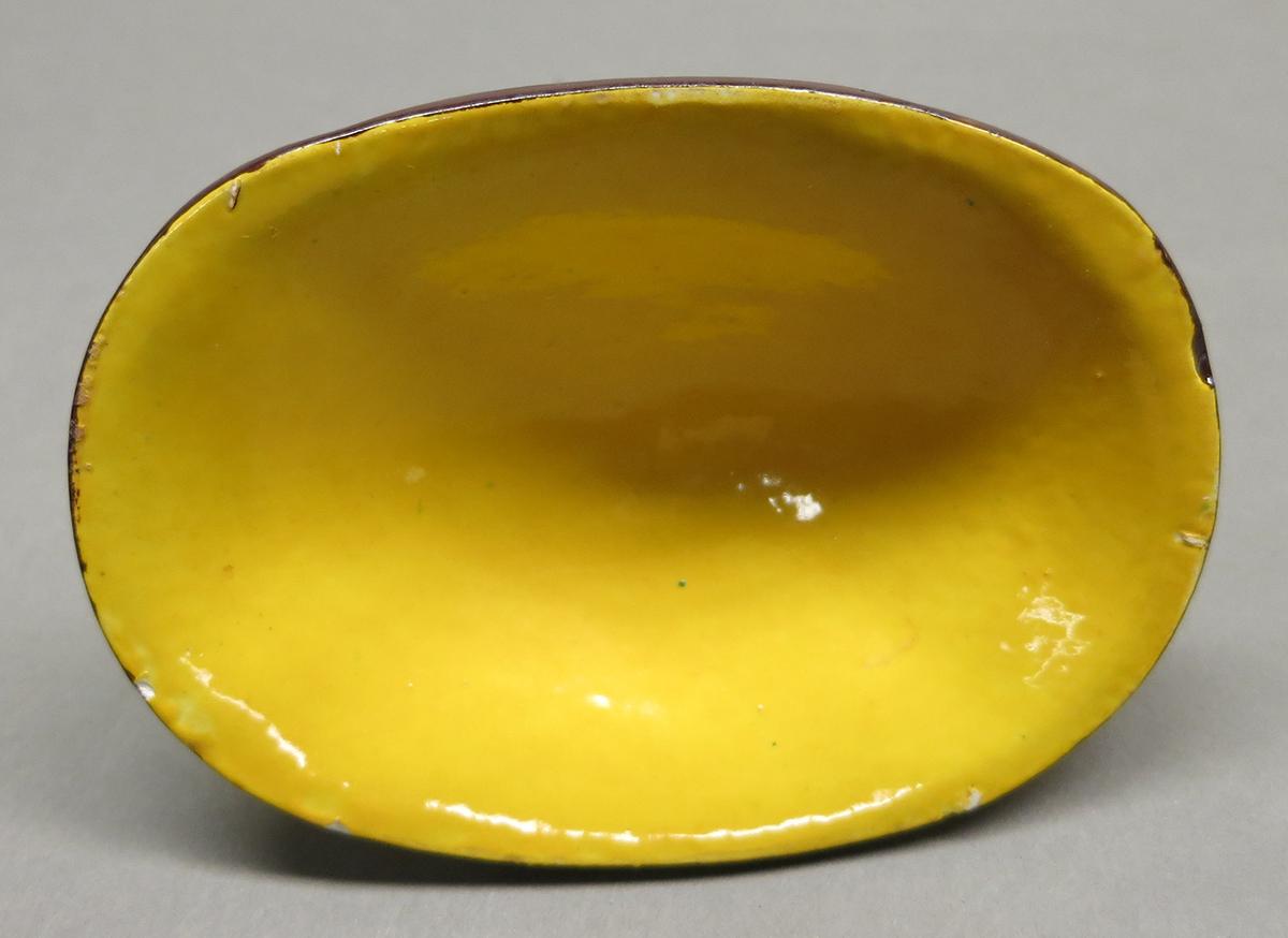 2017.0012.013.002 B Sugar bowl, lid, underside