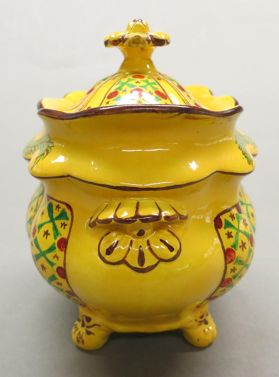 2017.0012.013.002 A, B Sugar bowl, view 3