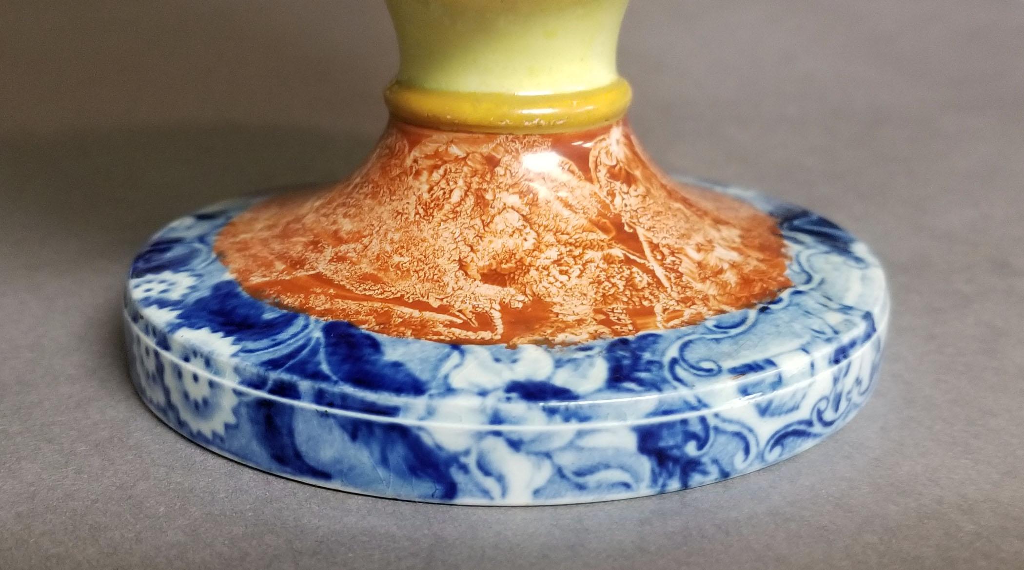 2017.0012.018 Vase base view 1