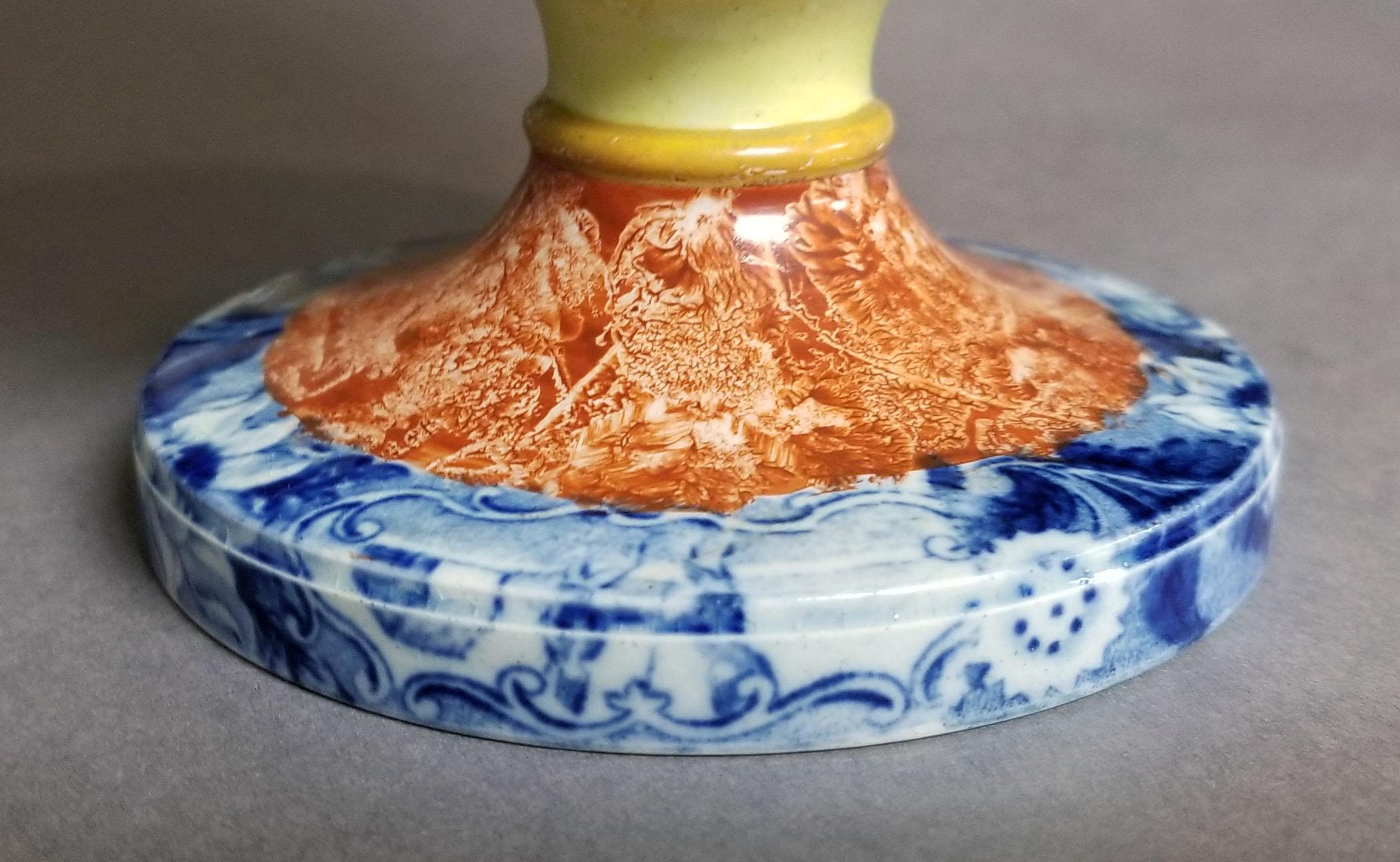 2017.0012.018 Vase base view 2