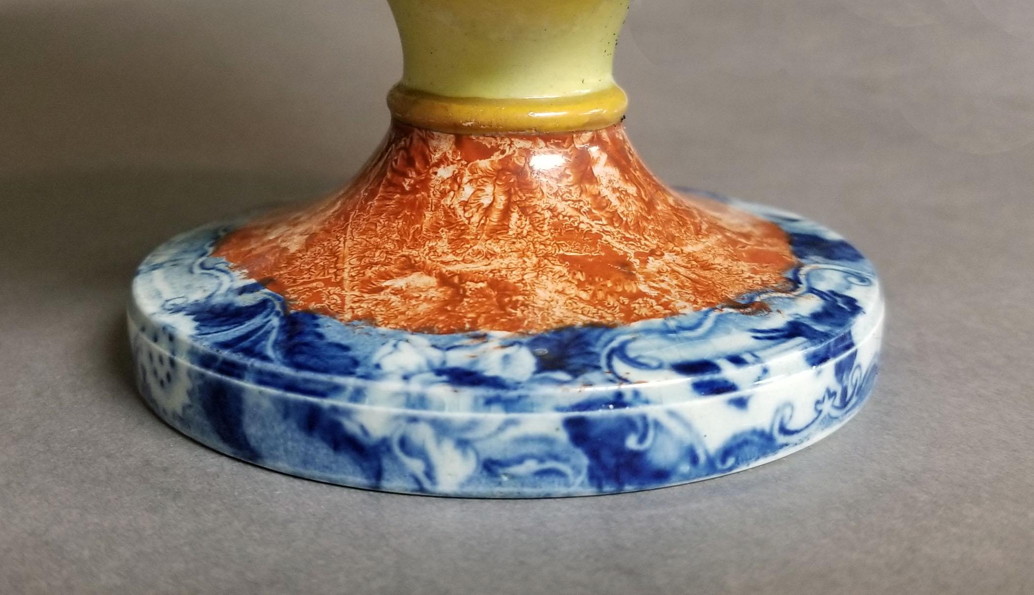 2017.0012.018 Vase base view 3