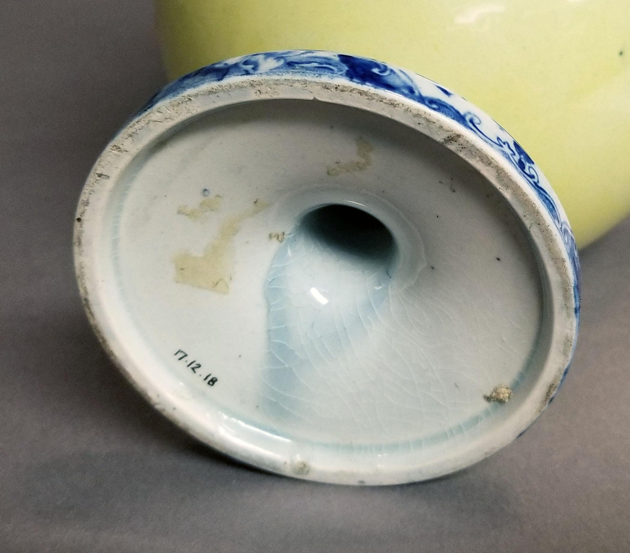 2017.0012.018 Vase base underside