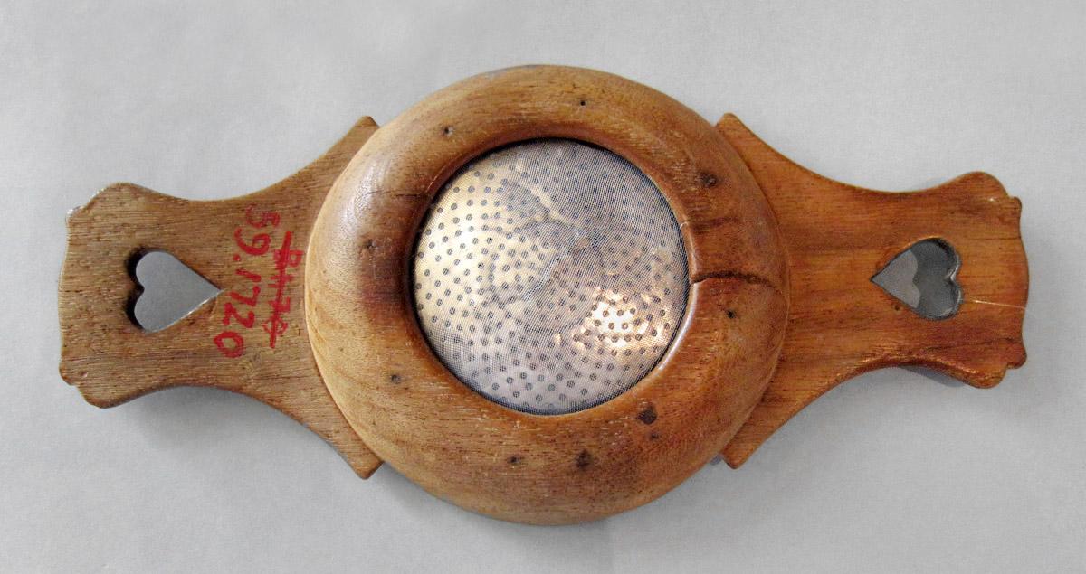 1959.1720 Strainer, underside