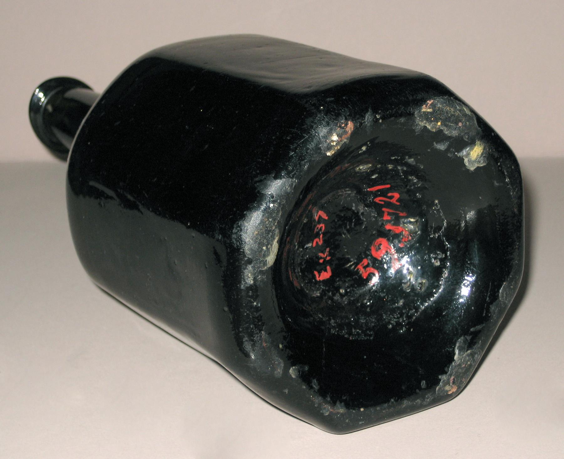 1959.1721 Wine bottle (bottom)