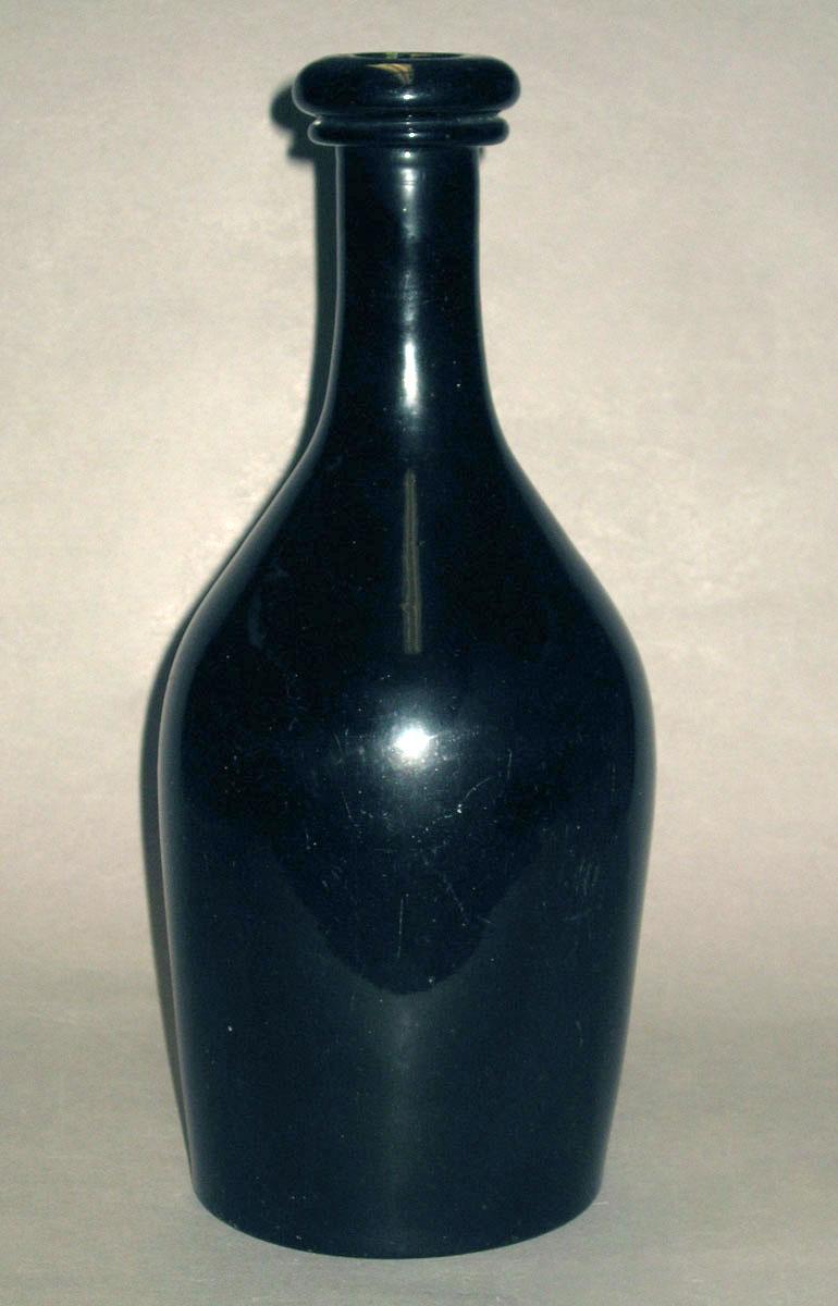1959.1722 Glass bottle
