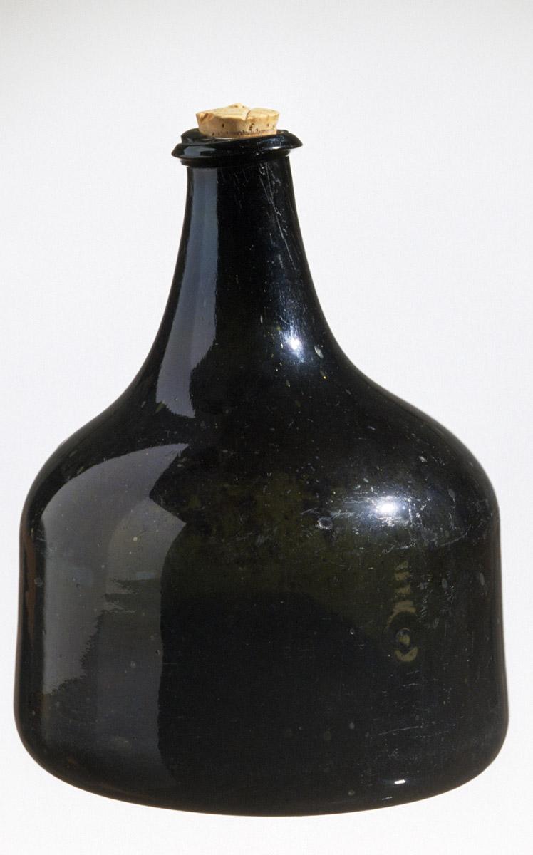 1959.1729 Glass bottle